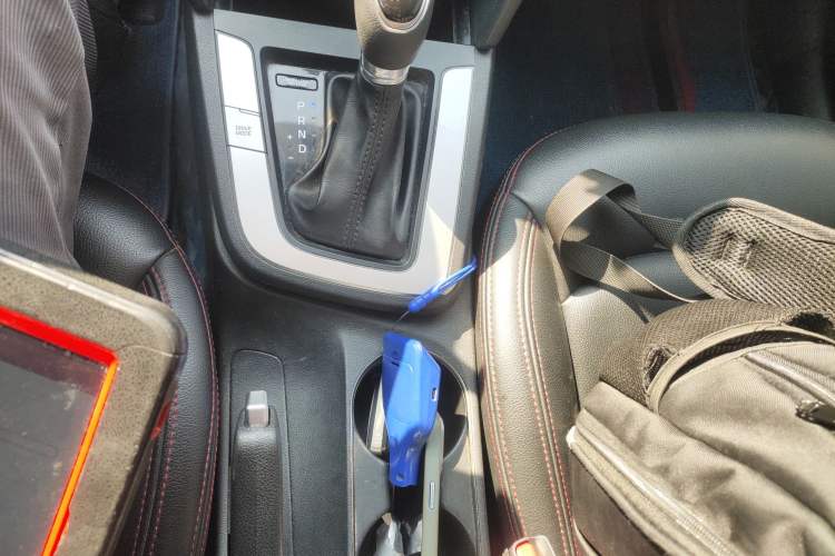 Used Hyundai Elantra (6th Generation / Lingdong) 2016 1.6L Automatic ZhiXuan – Elite Version Gear Lever