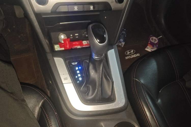 Used Hyundai Elantra (6th Generation / Lingdong) 2016 1.6L Automatic ZhiXuan – Elite Version Gear Lever