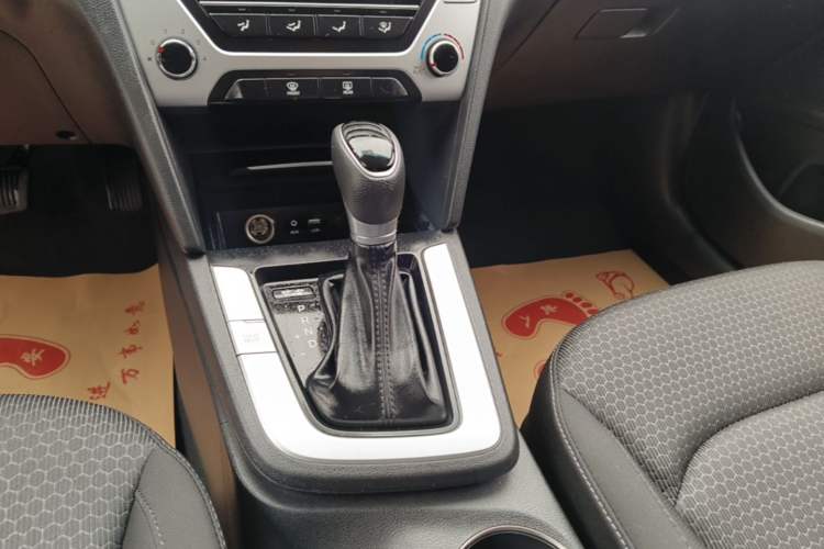 Used Hyundai Elantra (6th Generation / Lingdong) 2016 1.6L Automatic ZhiXuan – Elite Version Gear Lever