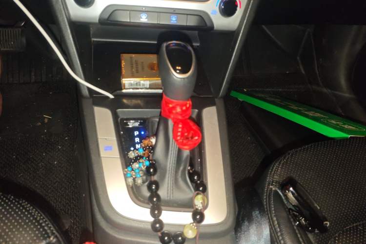 Used Hyundai Elantra (6th Generation / Lingdong) 2016 1.6L Automatic ZhiXuan – Elite Version Gear Lever