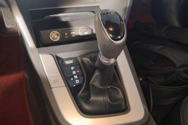 Used Hyundai Elantra (6th Generation / Lingdong) 2016 1.6L Automatic ZhiXuan – Elite Version Gear Lever