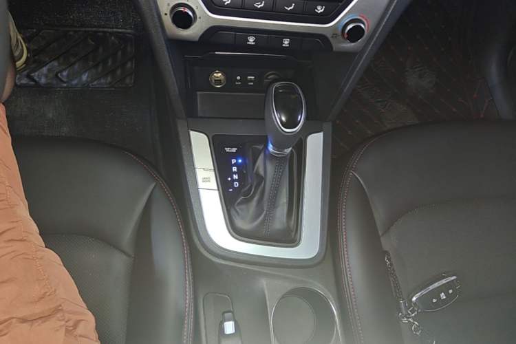 Used Hyundai Elantra (6th Generation / Lingdong) 2016 1.6L Automatic ZhiXuan – Elite Version Gear Lever