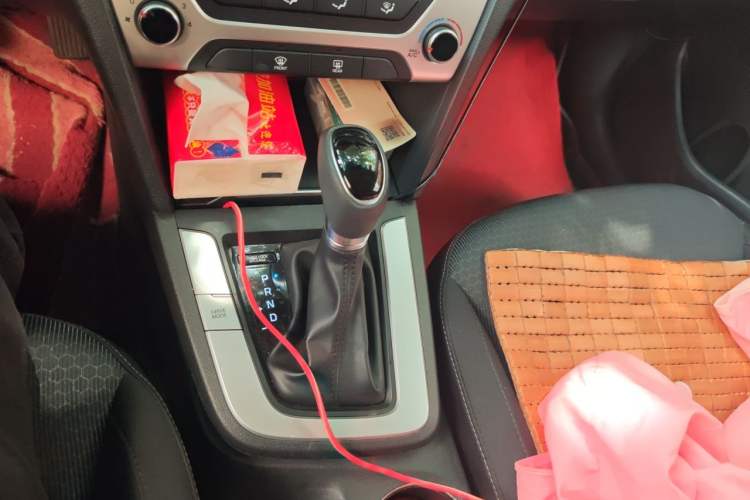 Used Hyundai Elantra (6th Generation / Lingdong) 2016 1.6L Automatic ZhiXuan – Elite Version Gear Lever