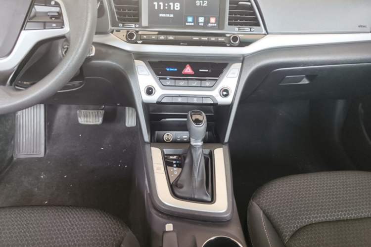Used Hyundai Elantra (6th Generation / Lingdong) 2016 1.6L Automatic ZhiXuan – Elite Version Gear Lever