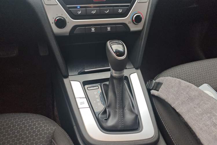 Used Hyundai Elantra (6th Generation / Lingdong) 2016 1.6L Automatic ZhiXuan – Elite Version Gear Lever