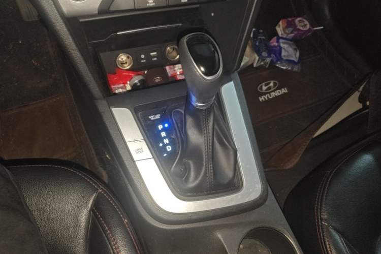 Used Hyundai Elantra (6th Generation / Lingdong) 2016 1.6L Automatic ZhiXuan – Elite Version Gear Lever