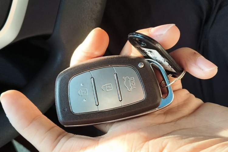 Used Hyundai Elantra (6th Generation / Lingdong) 2016 1.6L Automatic ZhiXuan – Elite Version Interior 1