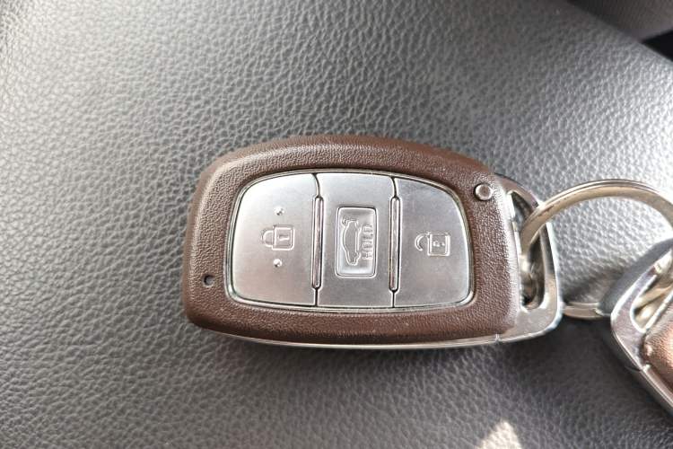 Used Hyundai Elantra (6th Generation / Lingdong) 2016 1.6L Automatic ZhiXuan – Elite Version Interior 1