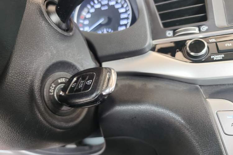Used Hyundai Elantra (6th Generation / Lingdong) 2016 1.6L Automatic ZhiXuan – Elite Version Interior 1