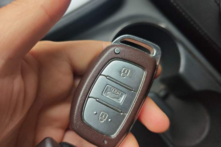 Used Hyundai Elantra (6th Generation / Lingdong) 2016 1.6L Automatic ZhiXuan – Elite Version Interior 1