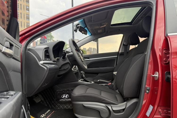 Used Hyundai Elantra (6th Generation / Lingdong) 2016 1.6L Automatic ZhiXuan – Elite Version Interior 3