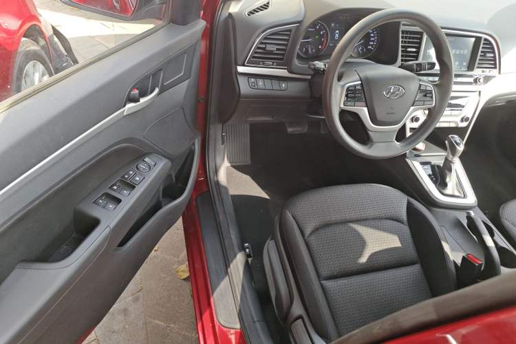 Used Hyundai Elantra (6th Generation / Lingdong) 2016 1.6L Automatic ZhiXuan – Elite Version Interior 3