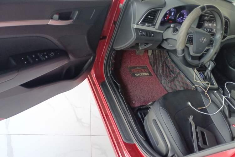 Used Hyundai Elantra (6th Generation / Lingdong) 2016 1.6L Automatic ZhiXuan – Elite Version Interior 3