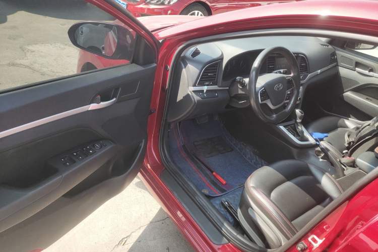 Used Hyundai Elantra (6th Generation / Lingdong) 2016 1.6L Automatic ZhiXuan – Elite Version Interior 3
