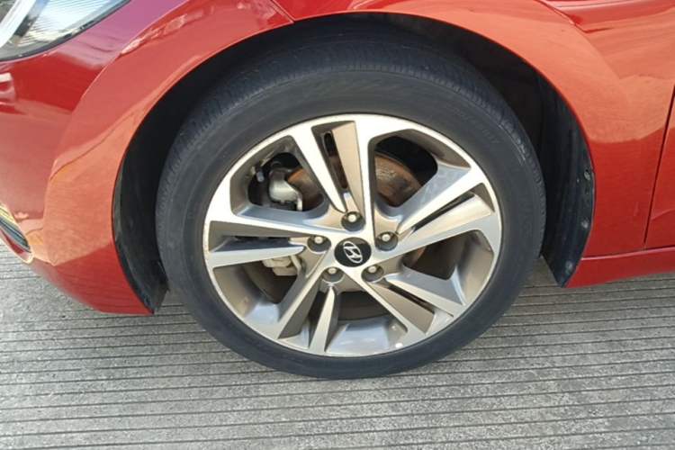 Used Hyundai Elantra (6th Generation / Lingdong) 2016 1.6L Automatic ZhiXuan – Elite Version Left Front Wheel Hub