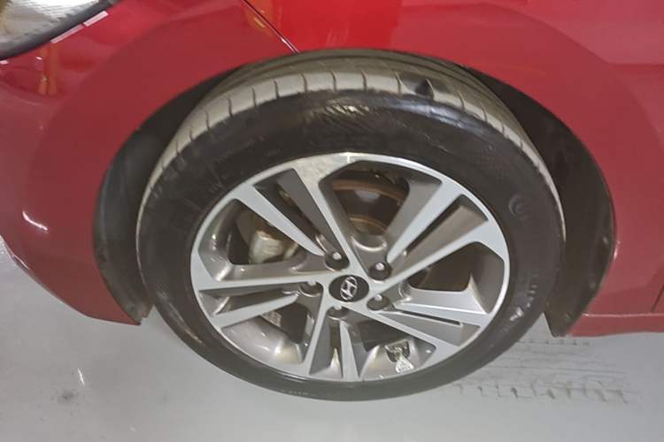 Used Hyundai Elantra (6th Generation / Lingdong) 2016 1.6L Automatic ZhiXuan – Elite Version Left Front Wheel Hub