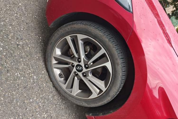 Used Hyundai Elantra (6th Generation / Lingdong) 2016 1.6L Automatic ZhiXuan – Elite Version Left Front Wheel Hub
