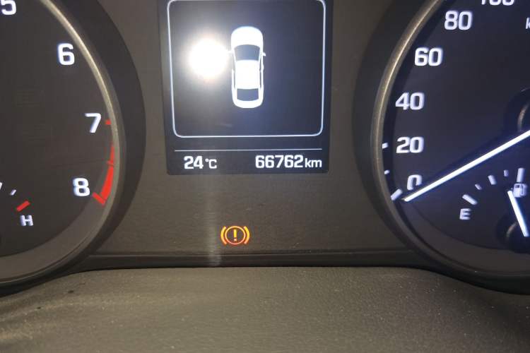 Used Hyundai Elantra (6th Generation / Lingdong) 2016 1.6L Automatic ZhiXuan – Elite Version Odometer Close Up