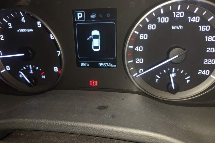 Used Hyundai Elantra (6th Generation / Lingdong) 2016 1.6L Automatic ZhiXuan – Elite Version Odometer Close Up