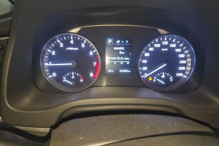 Used Hyundai Elantra (6th Generation / Lingdong) 2016 1.6L Automatic ZhiXuan – Elite Version Odometer Close Up