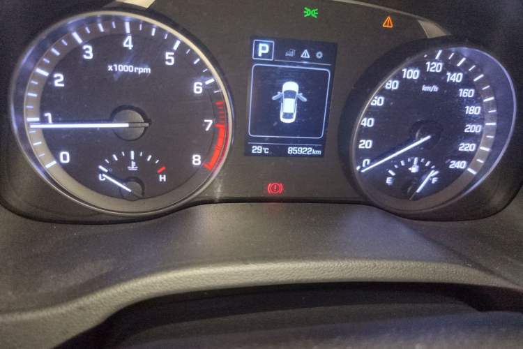 Used Hyundai Elantra (6th Generation / Lingdong) 2016 1.6L Automatic ZhiXuan – Elite Version Odometer Close Up