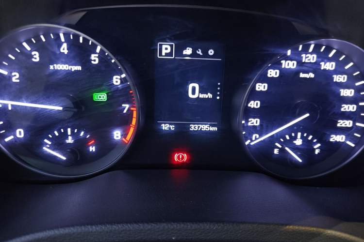 Used Hyundai Elantra (6th Generation / Lingdong) 2016 1.6L Automatic ZhiXuan – Elite Version Odometer Close Up