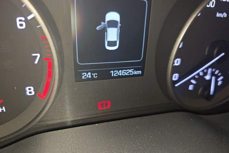 Used Hyundai Elantra (6th Generation / Lingdong) 2016 1.6L Automatic ZhiXuan – Elite Version Odometer Close Up