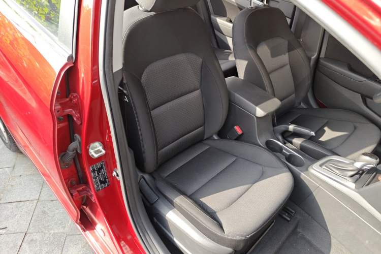 Used Hyundai Elantra (6th Generation / Lingdong) 2016 1.6L Automatic ZhiXuan – Elite Version Right Front Seat
