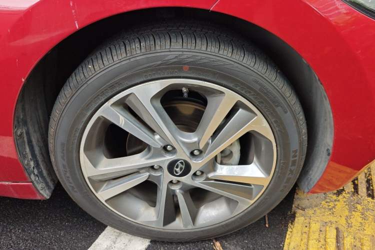 Used Hyundai Elantra (6th Generation / Lingdong) 2016 1.6L Automatic ZhiXuan · Luxury Version Right Front Wheel Hub