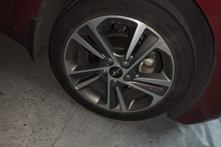 Used Hyundai Elantra (6th Generation / Lingdong) 2016 1.6L Automatic ZhiXuan – Elite Version Right Front Wheel Hub