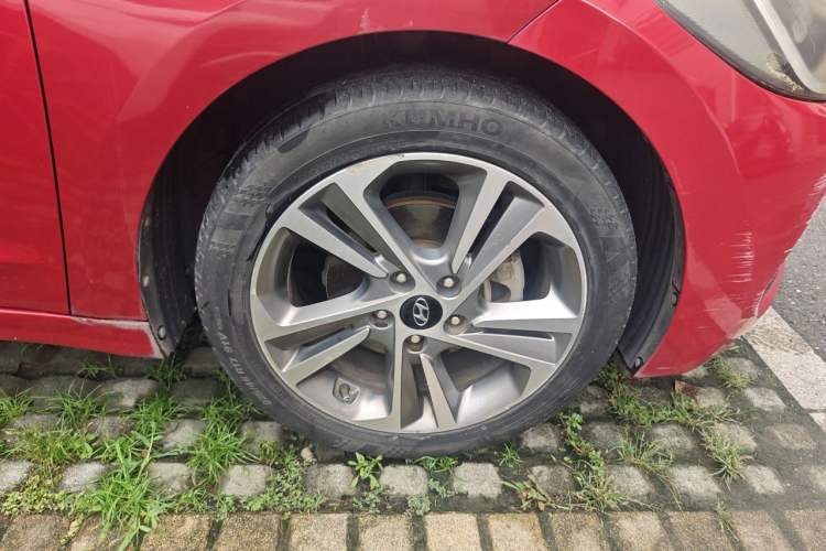 Used Hyundai Elantra (6th Generation / Lingdong) 2016 1.6L Automatic ZhiXuan – Elite Version Right Front Wheel Hub