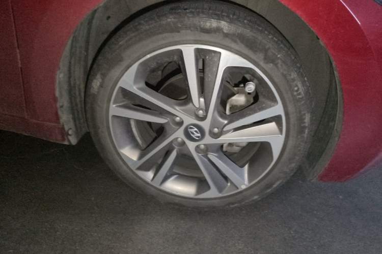 Used Hyundai Elantra (6th Generation / Lingdong) 2016 1.6L Automatic ZhiXuan – Elite Version Right Front Wheel Hub