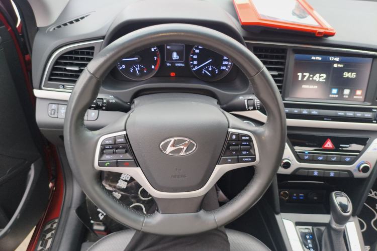 Used Hyundai Elantra (6th Generation / Lingdong) 2016 1.6L Automatic ZhiXuan · Luxury Version Steering Wheel
