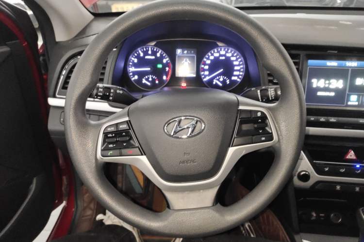 Used Hyundai Elantra (6th Generation / Lingdong) 2016 1.6L Automatic ZhiXuan · Youth Edition Steering Wheel