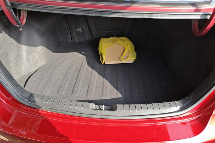 Used Hyundai Elantra (6th Generation / Lingdong) 2016 1.6L Automatic ZhiXuan – Elite Version Trunk