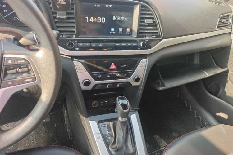 Used Hyundai Elantra (6th Generation / Lingdong) 2016 1.6L Automatic ZhiXuan – Elite Version Audio And AC Panel