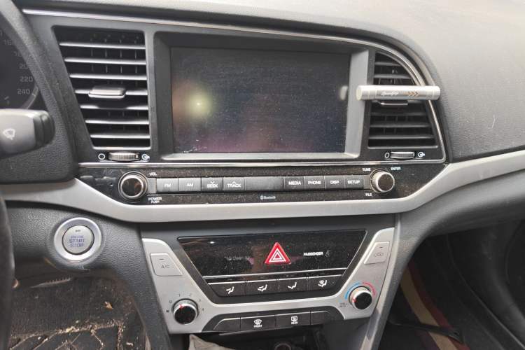 Used Hyundai Elantra (6th Generation / Lingdong) 2016 1.6L Automatic ZhiXuan – Elite Version Audio And AC Panel