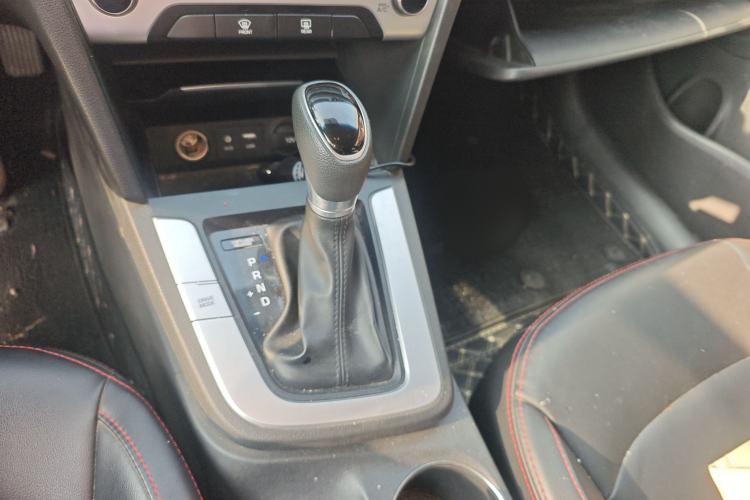 Used Hyundai Elantra (6th Generation / Lingdong) 2016 1.6L Automatic ZhiXuan – Elite Version Gear Lever