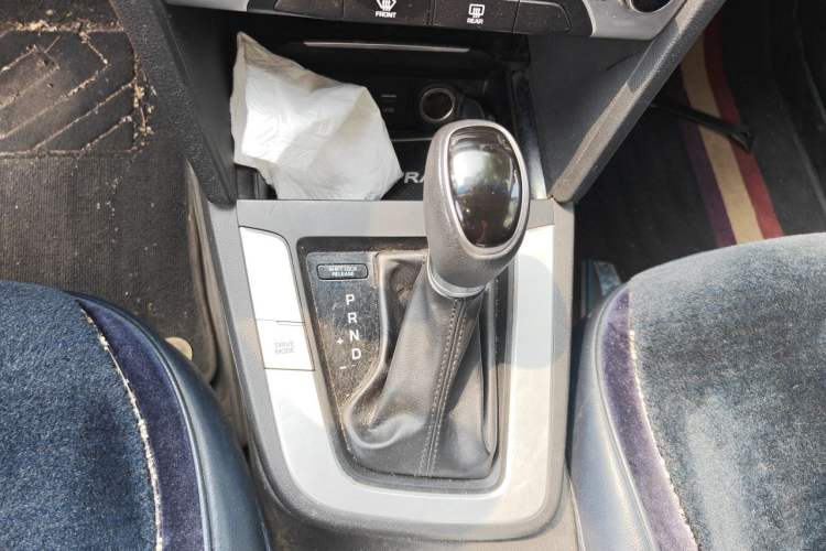 Used Hyundai Elantra (6th Generation / Lingdong) 2016 1.6L Automatic ZhiXuan – Elite Version Gear Lever