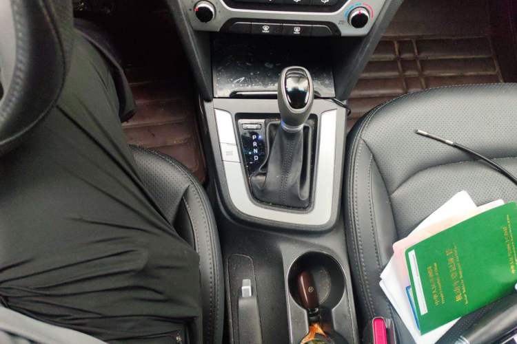 Used Hyundai Elantra (6th Generation / Lingdong) 2016 1.6L Automatic ZhiXuan – Elite Version Gear Lever
