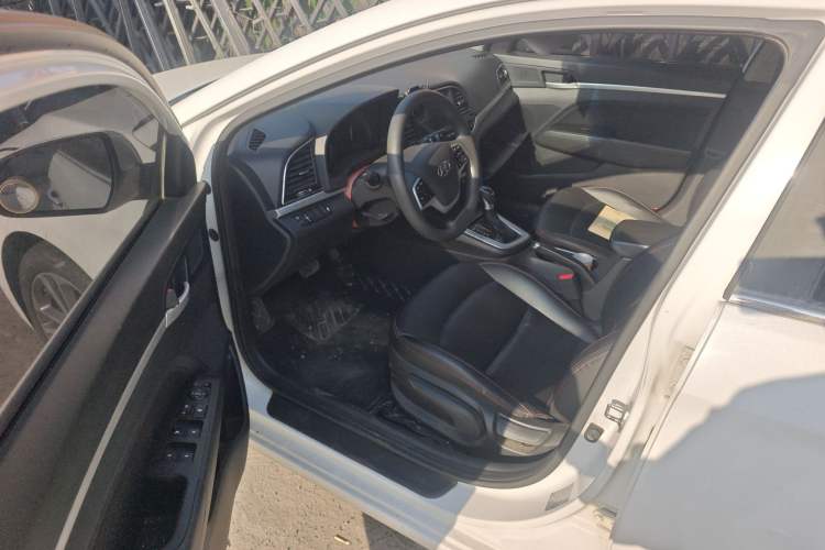 Used Hyundai Elantra (6th Generation / Lingdong) 2016 1.6L Automatic ZhiXuan – Elite Version Interior 3