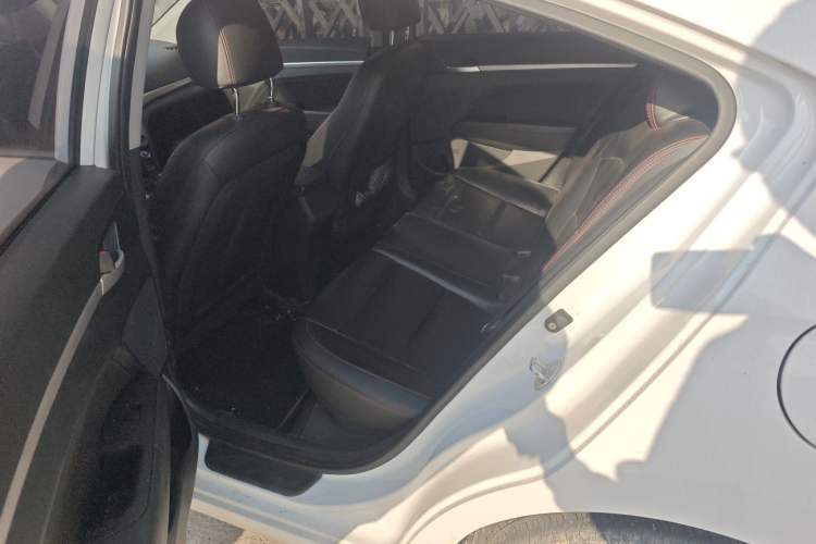 Used Hyundai Elantra (6th Generation / Lingdong) 2016 1.6L Automatic ZhiXuan – Elite Version Interior 4