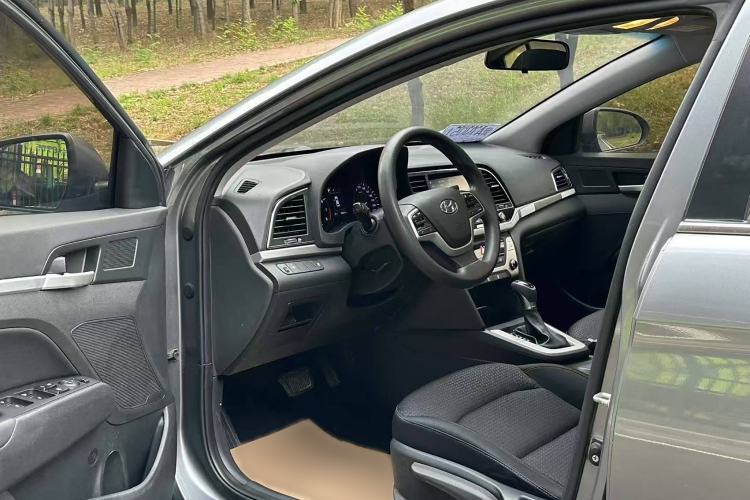 Used Hyundai Elantra (6th Generation / Lingdong) 2016 1.6L Automatic ZhiXuan – Elite Version Interior 6
