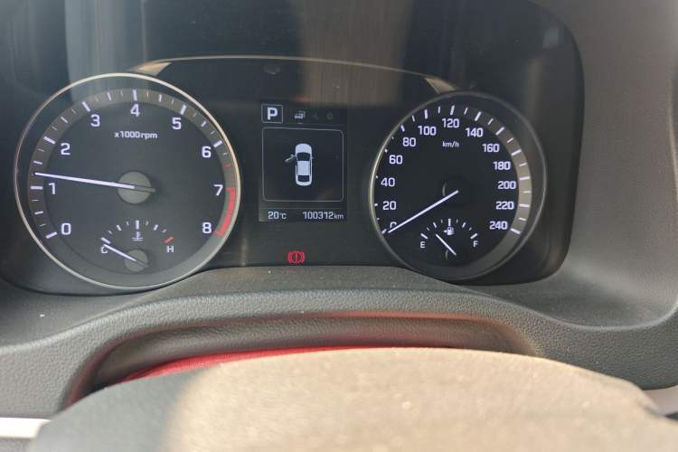 Used Hyundai Elantra (6th Generation / Lingdong) 2016 1.6L Automatic ZhiXuan – Elite Version Odometer Close Up