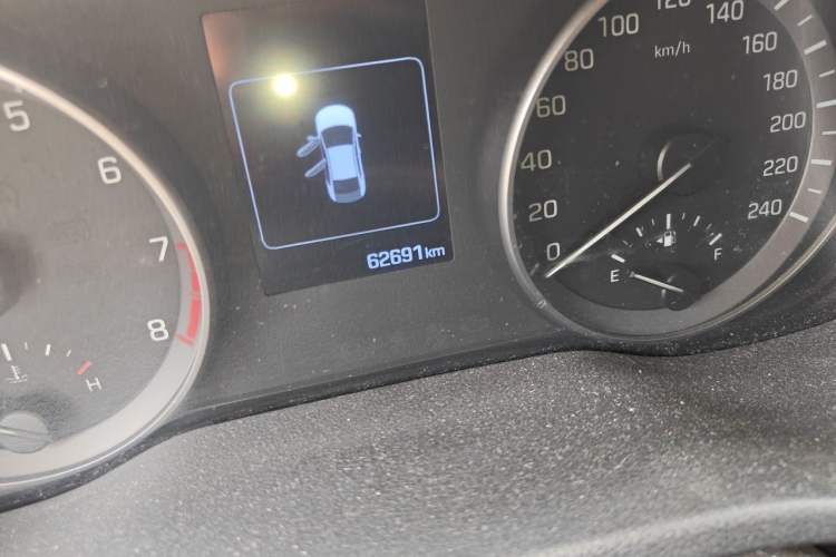 Used Hyundai Elantra (6th Generation / Lingdong) 2016 1.6L Automatic ZhiXuan – Elite Version Odometer Close Up