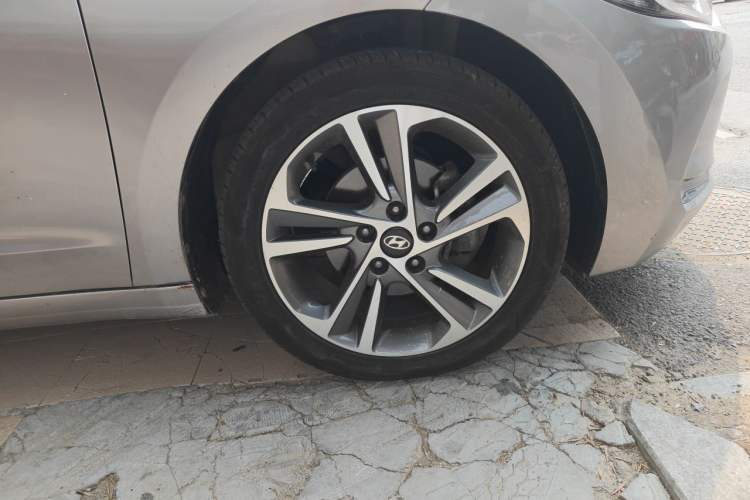 Used Hyundai Elantra (6th Generation / Lingdong) 2016 1.6L Automatic ZhiXuan – Elite Version Right Front Wheel Hub