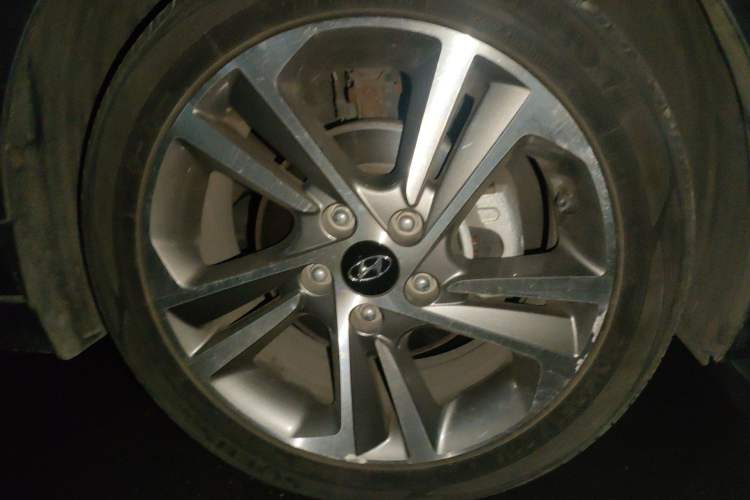 Used Hyundai Elantra (6th Generation / Lingdong) 2016 1.6L Automatic ZhiXuan – Elite Version Right Front Wheel Hub