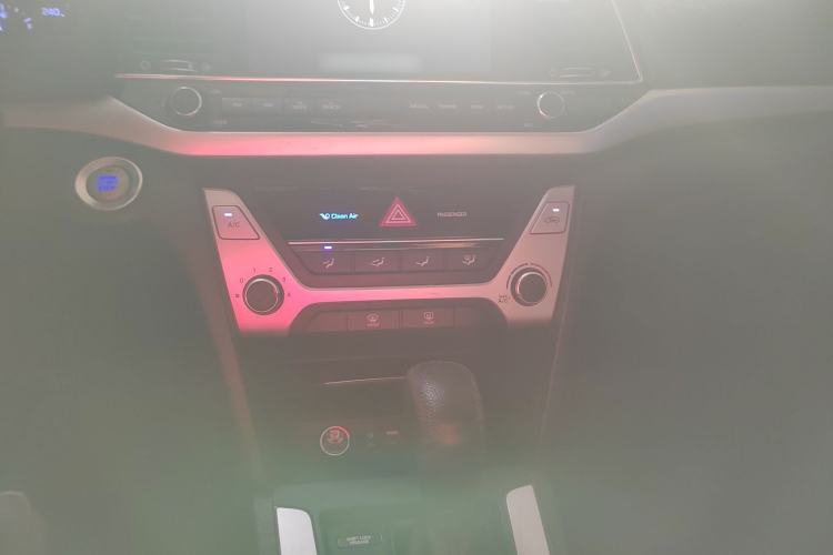 Used Hyundai Elantra (6th Generation / Lingdong) 2016 1.6L Automatic ZhiXuan – Elite Version Audio And AC Panel