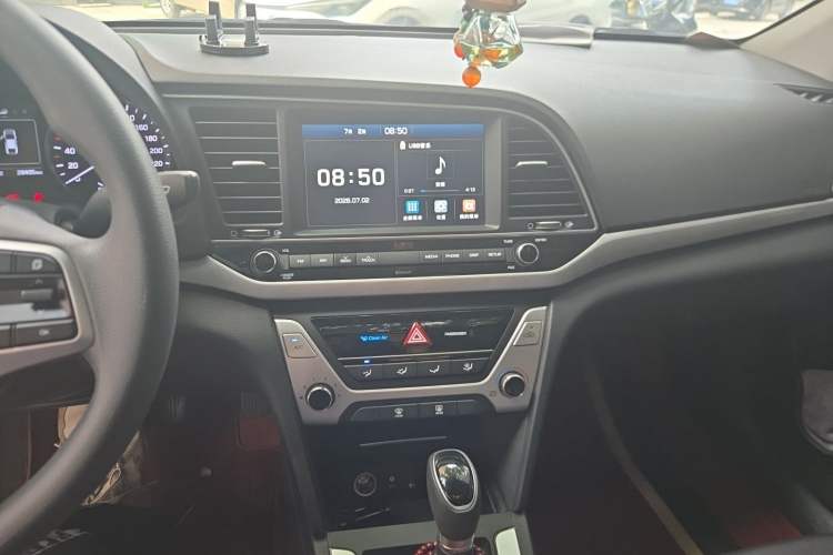 Used Hyundai Elantra (6th Generation / Lingdong) 2016 1.6L Automatic ZhiXuan – Elite Version Audio And AC Panel