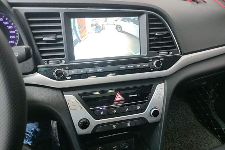 Used Hyundai Elantra (6th Generation / Lingdong) 2016 1.6L Manual ZhiXuan · Dynamic Model Audio And AC Panel